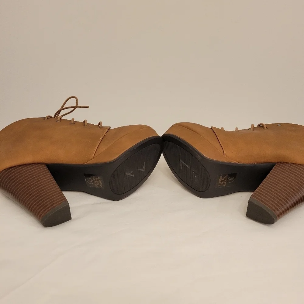 Soda faux leather lace up ankle boot w/ 4" heel size 7 - Picture 5 of 5